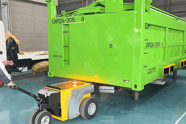 Alitrak電動牽引車による重量物牽引