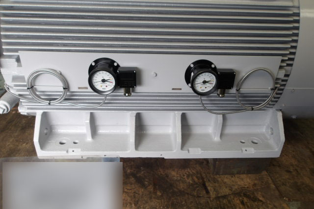 新品に交換した電動機付属温度計