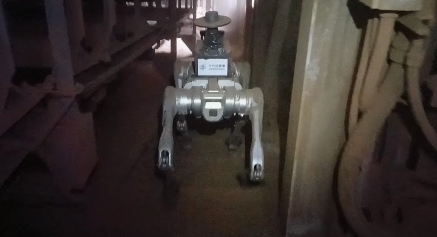 発電所内を自律巡回点検する4足歩行ロボット